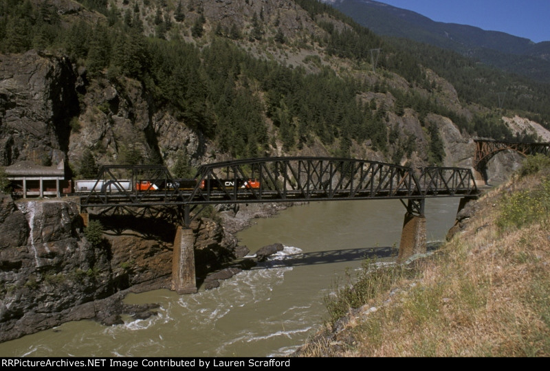 CN 2548 E/B